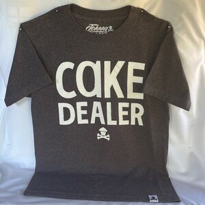 GENTLY WORN JOHNNY CUPCAKES GRAFFITI “CAKE DEALER” MEN’s T-SHIRT- SMALL